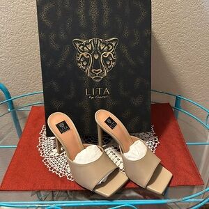 NWT Luxury Lita by Ciara solid square toe slide sandal. Italian leather.